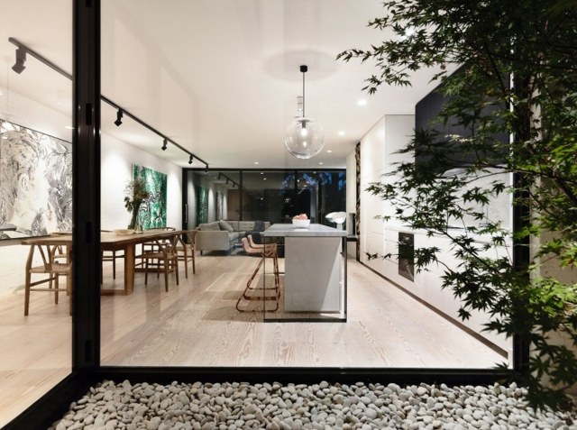 Nástenné dekorácie-umelecké kúsky-kamienky-steny-zo skla-obývacia časť