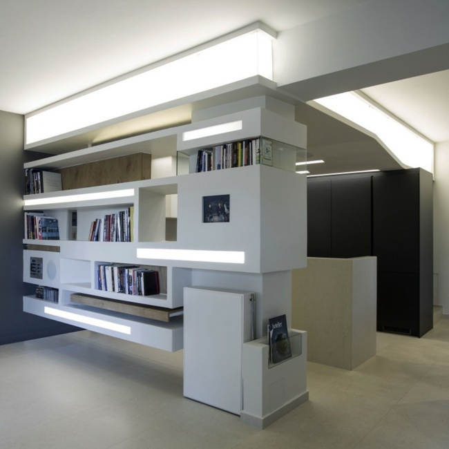 Stôl s deliacou diódou s LED diódami a osvetlením kníh Led svetlá, knihy, stôl, čierna skrinka