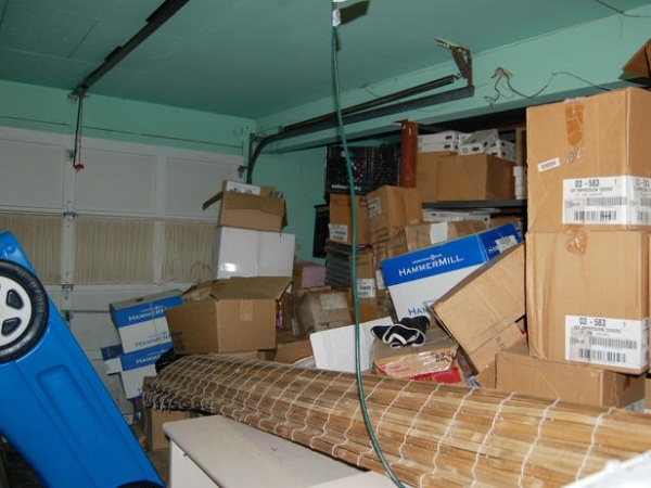 Renovácia domácich nápadov vytvára garážový úložný priestor