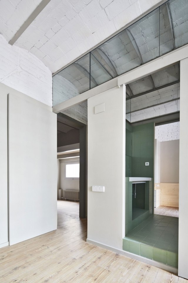 Bytové zariadenie-kúpeľňa-sklenené-strop-posuvné-dvere