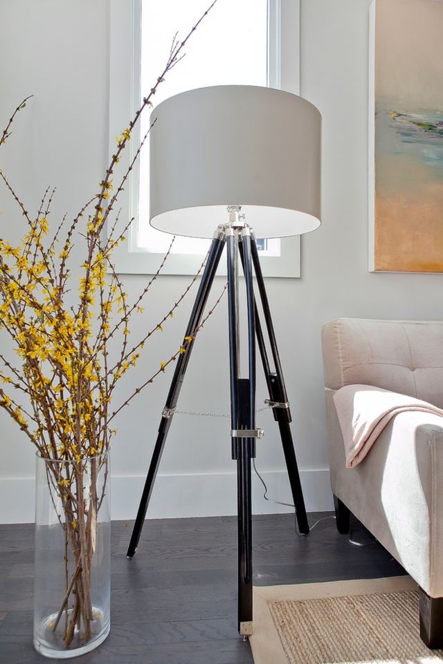 Stojacia lampa moderný trojnohý originálny dizajn obývacích návrhov moderné návrhy troch obývacích izieb s originálnym dizajnom
