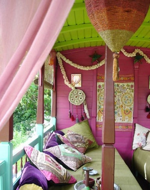 Wohwagenská dekorácia retro nádych ružovej a zelenej Wohwagenská dekorácia s retro nádychom ružovej a zelenej