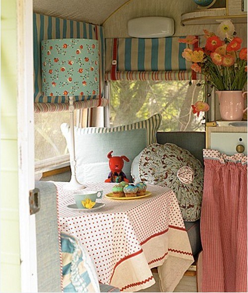 Interiérový nábytok Wohwagen retro Zariadenie Wohwagen s retro nádychom vo vnútri