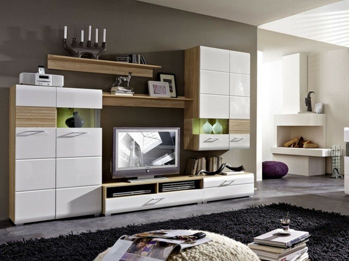 Obývacia izba v bielej farbe - moderná a praktická Stenový systém moderná obývacia izba huňatý koberec z pravého dreva