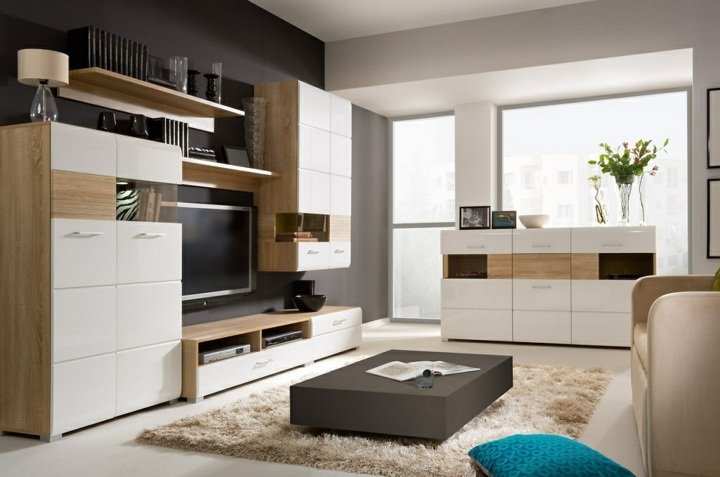 Nástenná jednotka s dubovým vzhľadom v kombinácii s príborníkom Nástenný systém moderný obývacia izba konferenčný stolík z dubového dreva