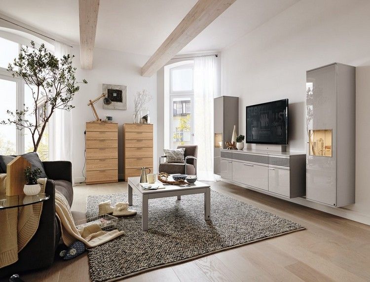 Nástenná jednotka v hodvábne sivom vysokom lesku s osvetlenými vitrínami nápady na obývaciu stenu-moderne-hodváb-sivá-vysoký-lesk-kara