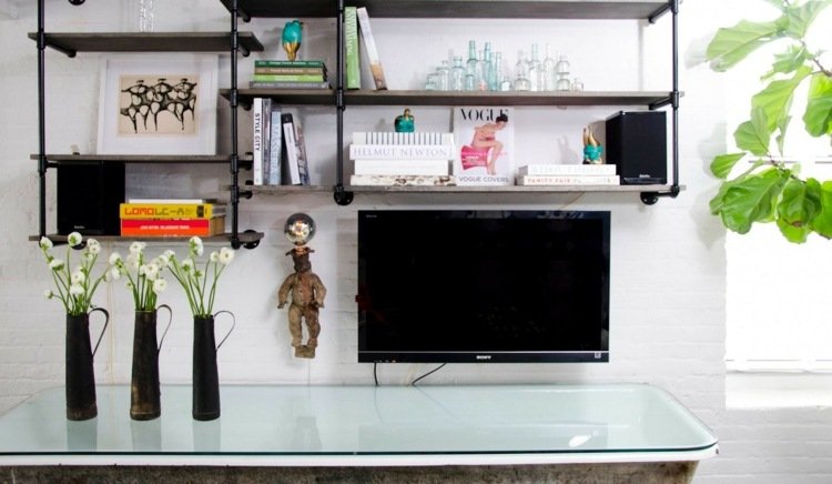 postavte si vlastnú nástennú jednotku potrubia v priemyselnom štýle drevené dosky sklenený stôl