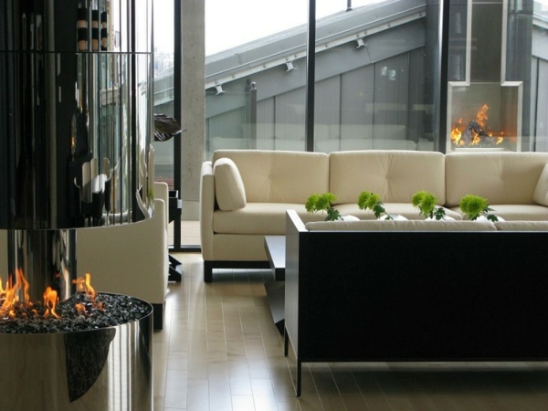 Plynový otvorený krb-biela obývacia sedačka