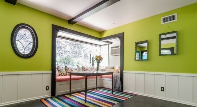 útulné posedenie parapet pruhy limetkovo zelené