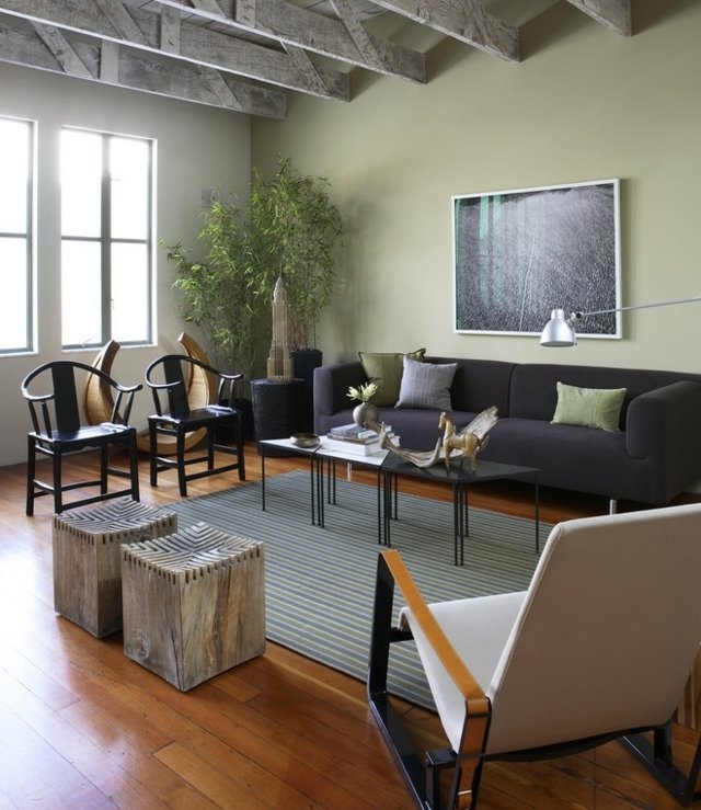 Živé nápady farebná schéma zelená stena antracitová čalúnená sedacia súprava rustikálna taburetka