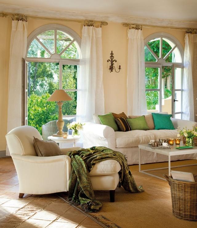 nápady-obývačka-štýl-krajina-krém-stena-farba-zelená-akcenty