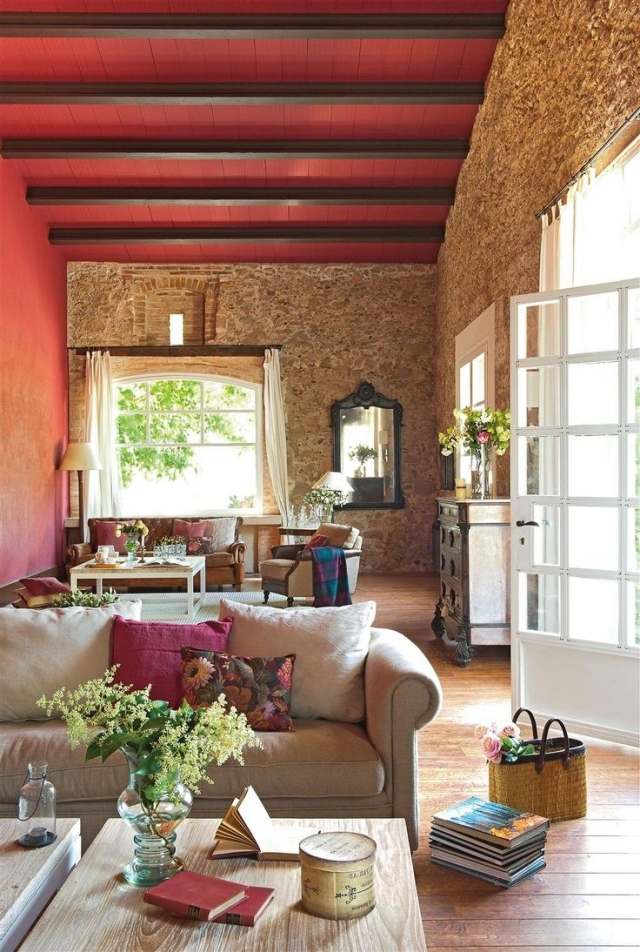 nápady-obývačka vo vidieckom štýle-červená-stena-strop-odhalená-kamenná stena
