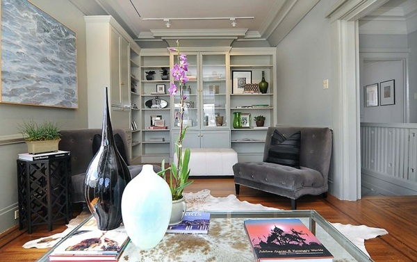 klasický obývačkový policový systém prešívané kreslo