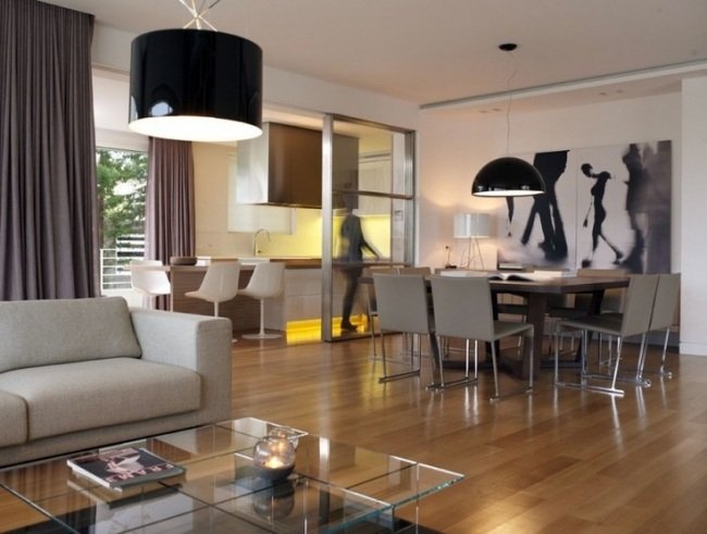 obývačka kuchyňa v presklenom konferenčnom stolíku jedálenský kút drevená podlaha