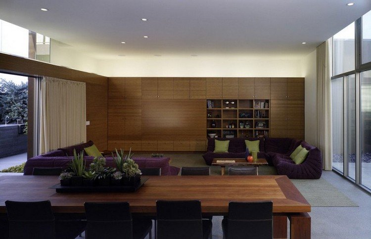 nepriame osvetlenie za drevenou nástennou jednotkou Obývačka-osvetlenie-nepriame-za-stenou-jednotka-baklažánu-sedačky