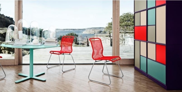 Nábytok do obývačky Montana svetlé farby červená svetlo modrá