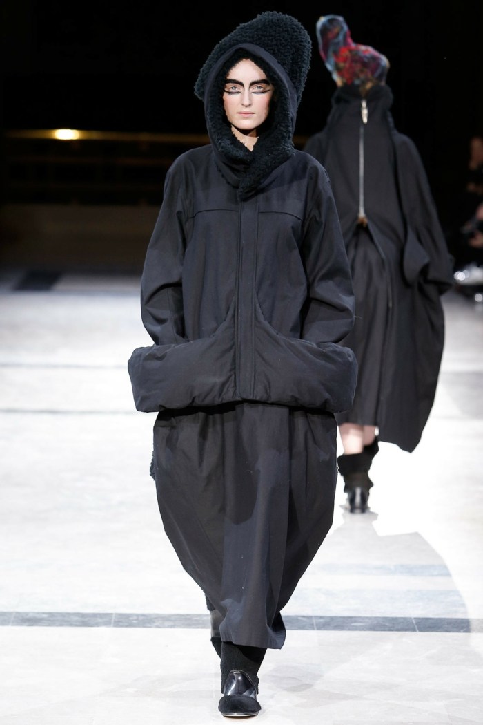 Nadrozmerná móda vreciek kabátu v tvare balóna od Yohji Yamamoto dvojdielna sada v čiernej farbe s objemom