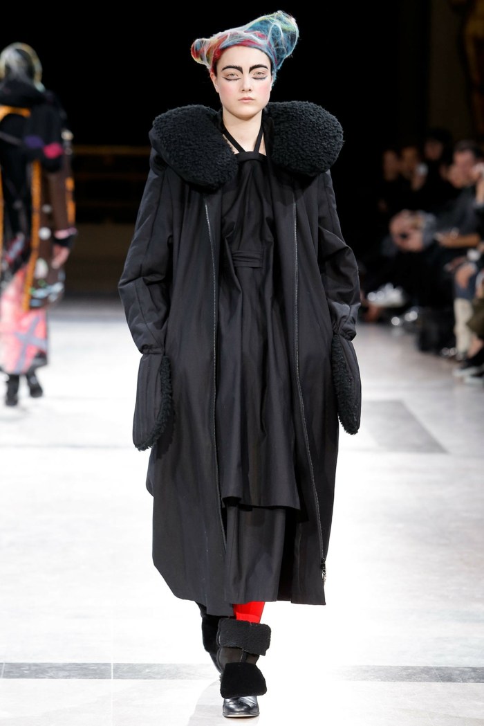 čierne oblečenie so širokým golierom od Yamamoto vonkajšie vrecká-kabát-s-vlnenou podšívkou