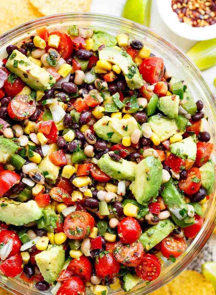 fazuľový šalát vegánsky pikantné chilli avokádo paradajková cibuľka mexická