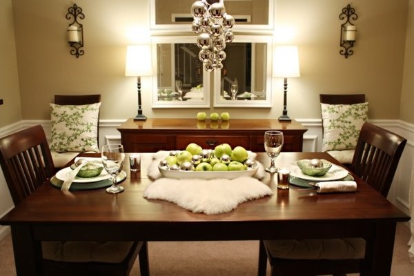 Dekorácia vianočného stolu strieborno zelená Stolná dekorácia strieborná zelená moderná stromová guľa