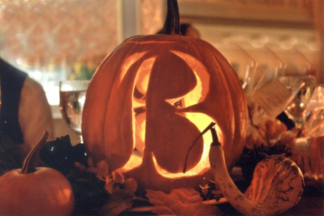 špeciálna príležitosť so svetlou tekvicou na stole Svadobná dekorácia-na-jeseň-s-tekvicami