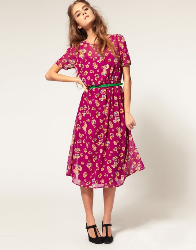 zelené-opaskové-šaty-s-kvetinovým vzorom-čerešňová farba