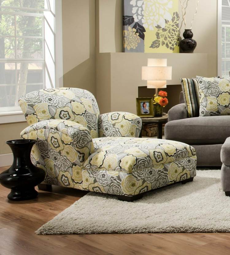 Kreslo bočný stolík čalúnenie kvetinový vzor