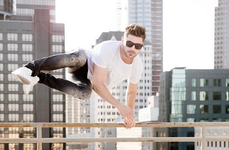 dynamický zahrievací tréning Zac Efron Baywatch tréning