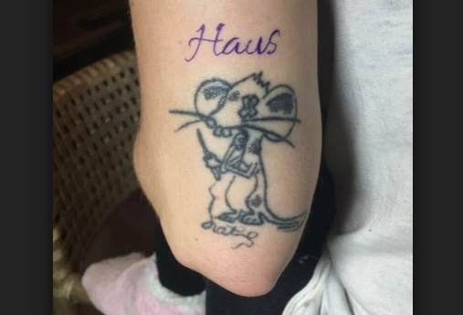 Tajanstvena tetovaža Lady Gaga - Kućni miš - fotografija