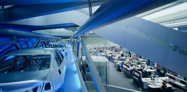 Leipzig Závod BMW Centrálny dizajn budovy koncepcia interiéru Zaha-Hadid