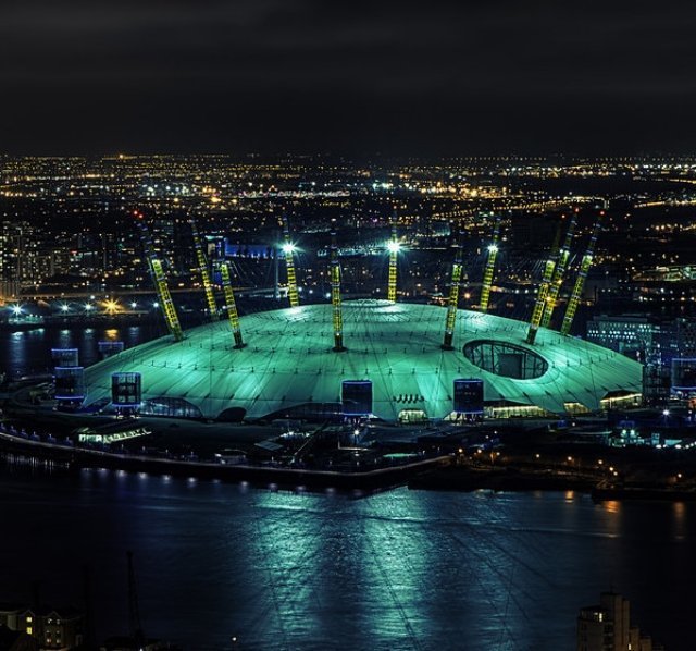 Zaha Hadid Design Millenium Center umelecké nočné osvetlenie