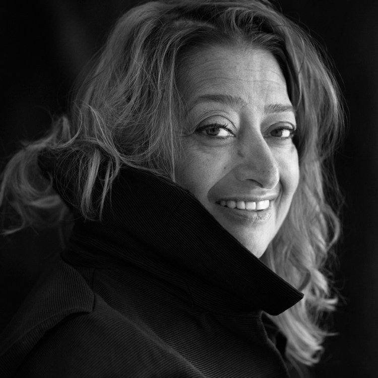 design-zaha-hadid-portrét-čierno-biely-architekt-irak