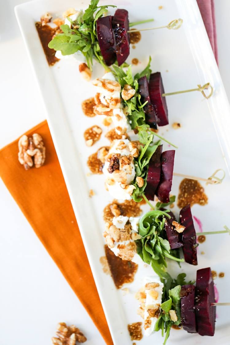 Šalát z červenej repy s príkrmami z kozieho syra bez varenia