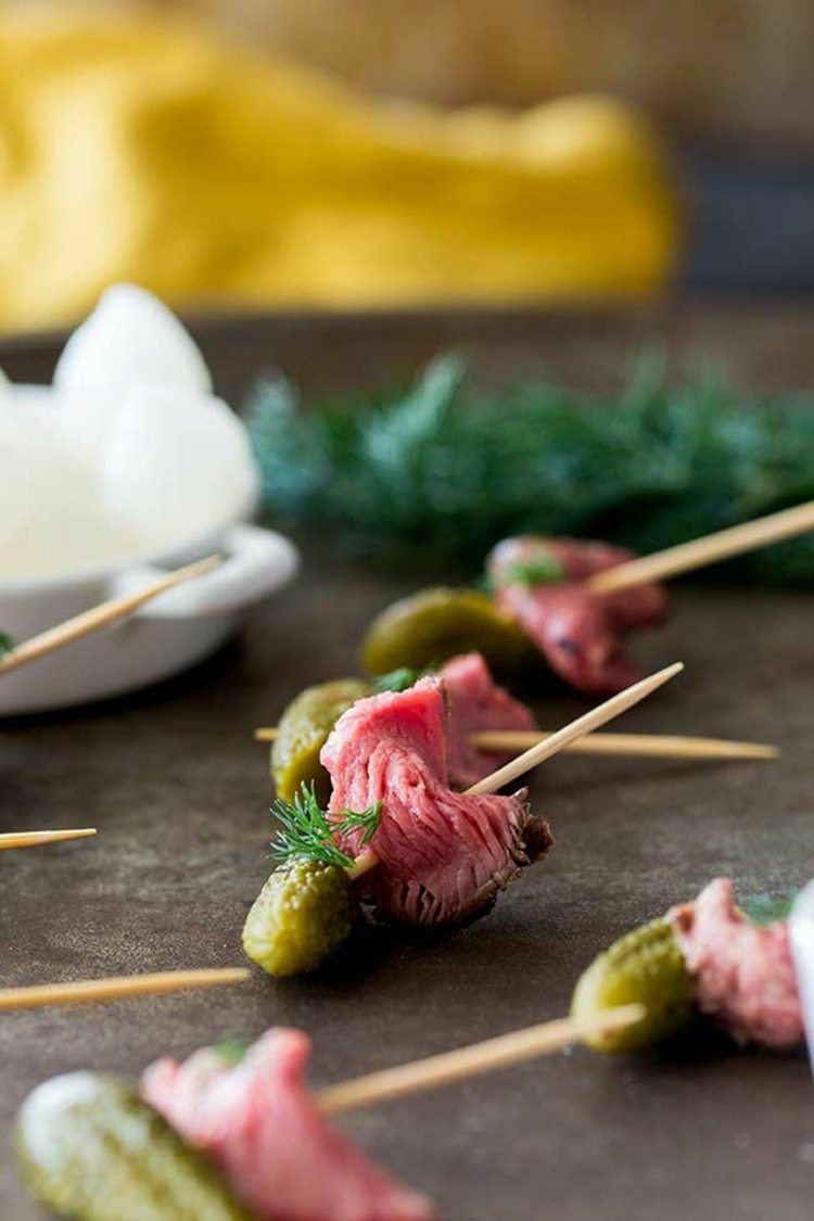 Špáradlá, jednohubky, nápady na jedlo z hovädzieho prsta