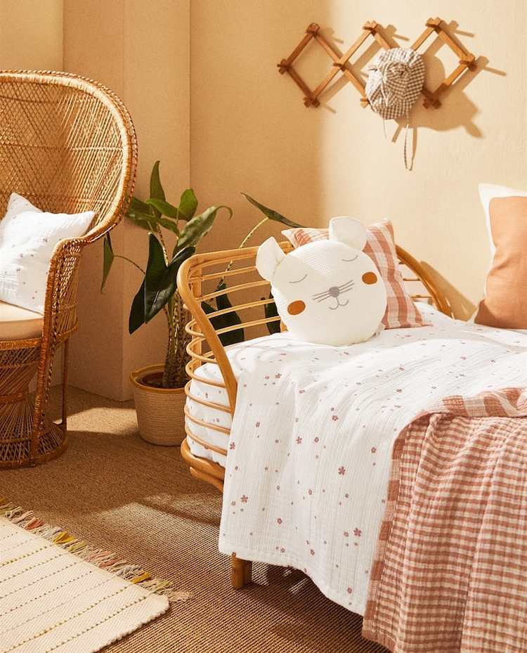 Prehoz na kvetinu s potlačou vyrobený z gázy