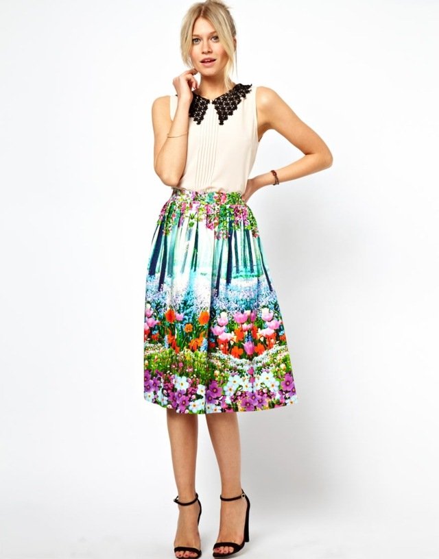 Záhradná párty-oblečenie-midi-sukňa-s-kvetinovými motívmi