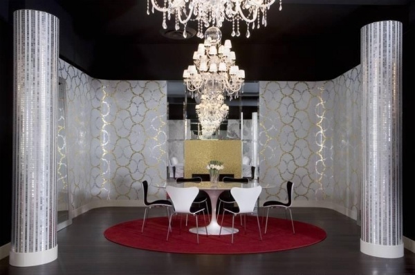 Výstava lustra Bisazza - červený koberec