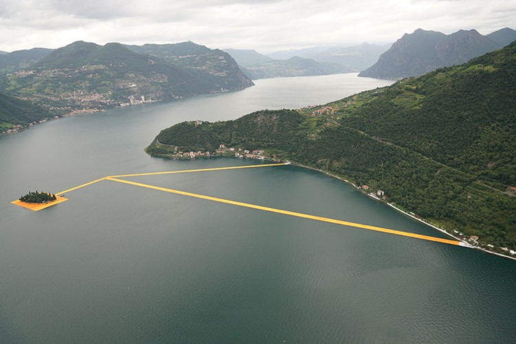 Súčasné umenie vo vode - „Plávajúce móla“ Súčasné umenie water-art-project-christo-view-up