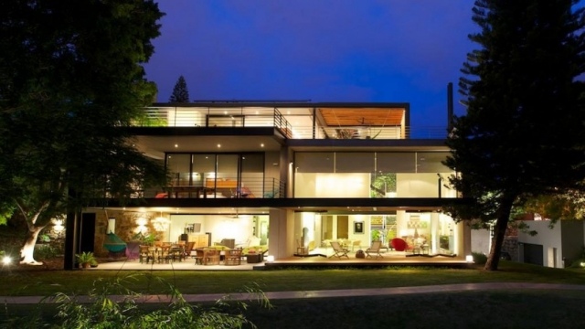 Casa-Jacarandas-svetlom zaplavené izby-horné poschodie-balkóny-priestranné