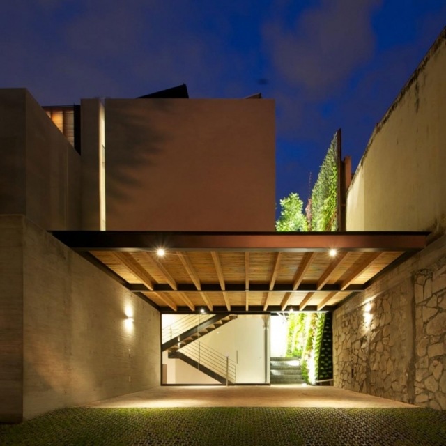 Betónová novostavba-vila-casa-jacarandas-strešná krytina-parkovacie miesto