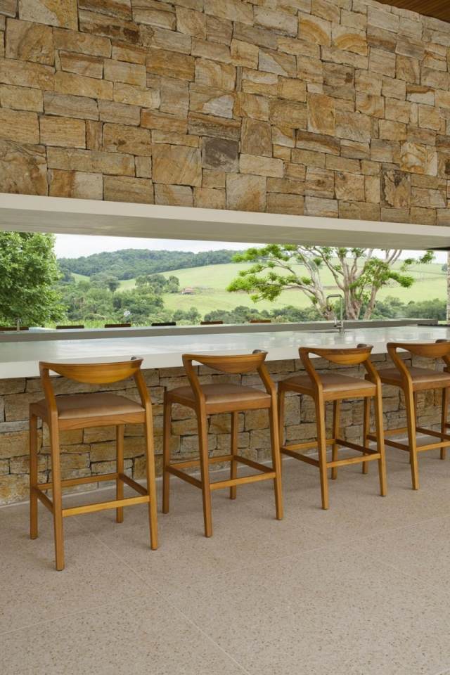 Residenz-Itatiba-pásová svetlá-výhľad-záhrada-kamenná stena-súkromná obrazovka