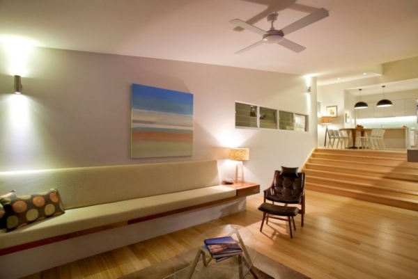 Svetlá obývacia izba-dizajn bieleho stropu-sedenie Svetlejší obytný priestor-biele stropy-sedenie