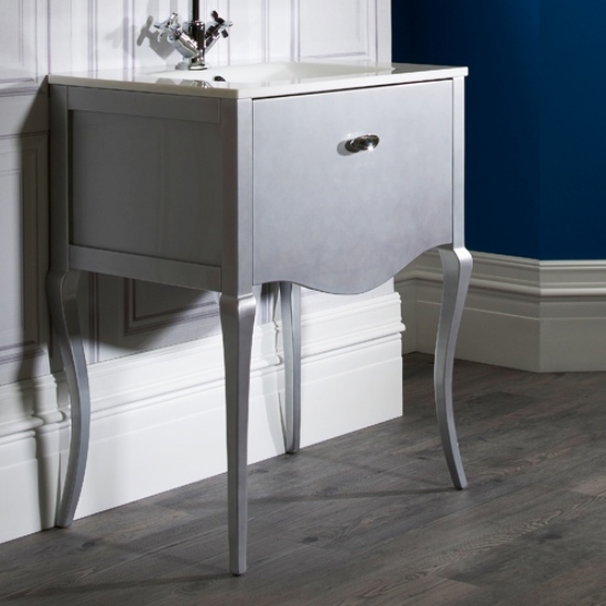 Dizajn steny zdobia lišty a zárubne