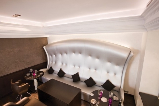 Závesný strop, stenový obkladový pás, dekoratívne ozdoby, integrovaný svetelný pás s dizajnom stropu