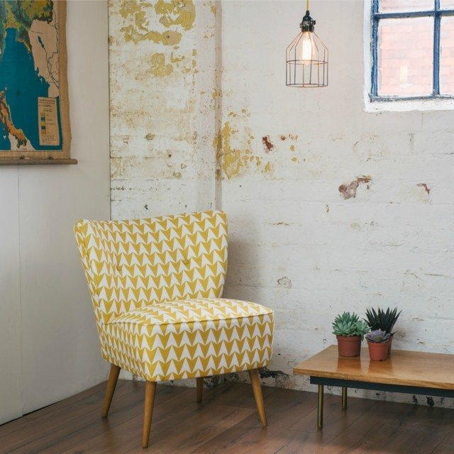 Koktejlové kreslo s vintage farebnými ukážkami-retro štýl interiéru na vzostupe Koktejlové kreslo-Vintage-Aldgate-East-Horčicový nábytok-Retro štýl zariaďovania