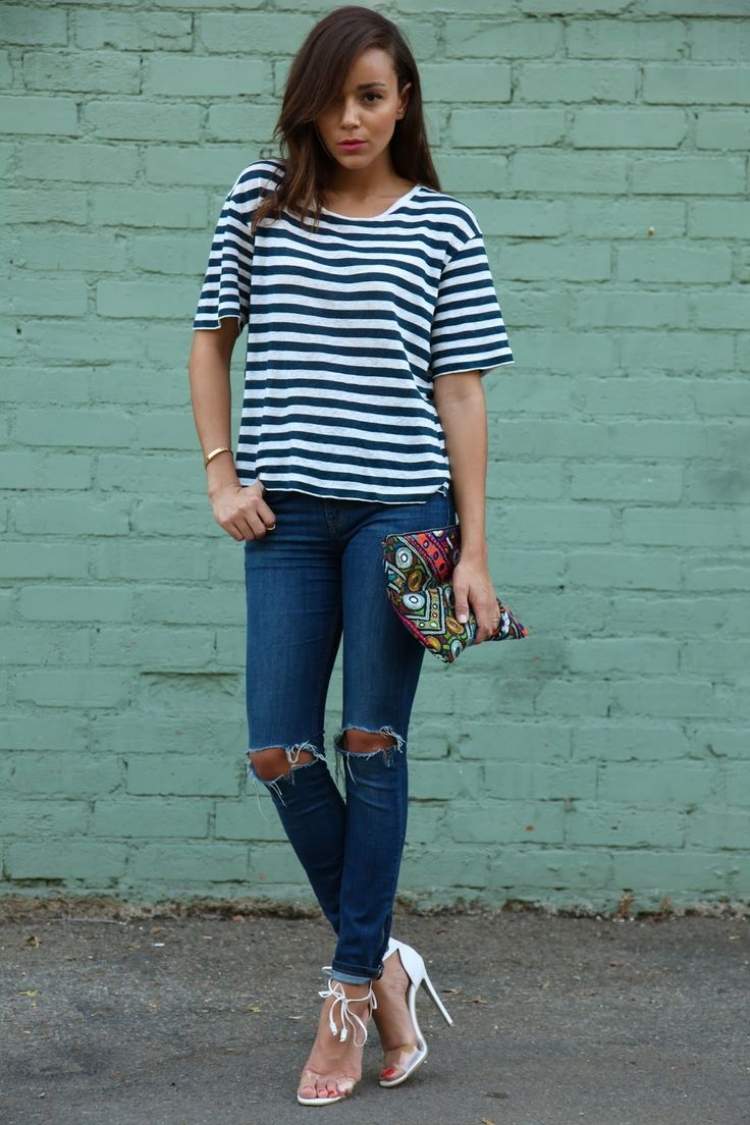 roztrhané džínsy skinny-pruhované-blúzka-spojka