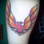 tűz madár tetoválás szimbólum a lábán