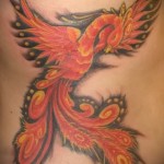 tűz madár tetoválás mell lány alatt