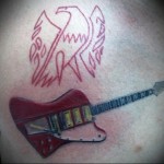 tűzmadár tetoválás és gitár