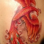 tűz madár tetoválás példa a hátán